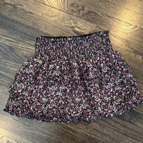 Floral Black and Pink Juniors Mini Skirt by Forever 21 ( size M) - Picture 1 of 4